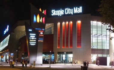 Përleshje fizike mes dy të rinjve në “City Mall” në Shkup