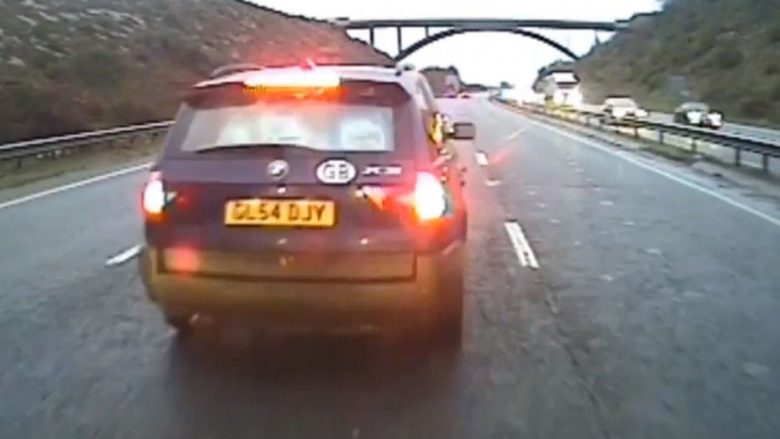 Dënohet shoferi që frenoi në mes të autostradës, për të shkaktuar ndeshje të qëllimshme (Video)