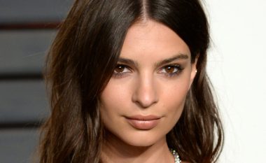 Emily Ratajkowski nuk di të ndalet me fotot joshëse (Foto)