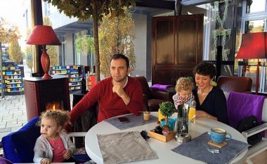 Politikanët e Maqedonisë gjejnë kohë edhe të kënaqen me familjen dhe t’i nxjerrin momentet në rrjetet sociale (Foto)