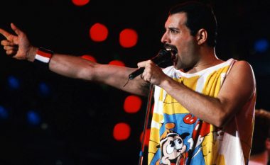 Dëgjojeni pa muzikë zërin e Freddie Mercuryt në hitin “We Are The Champions” (Video)