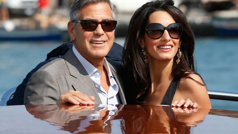 Çifti Clooney dhuron një milion dollar për luftën kundër urrejtjes