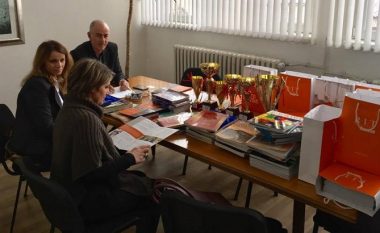 U dhuruan mbi 100 libra për gjimnazin ”Kiril Pejçinoviq” në Tetovë