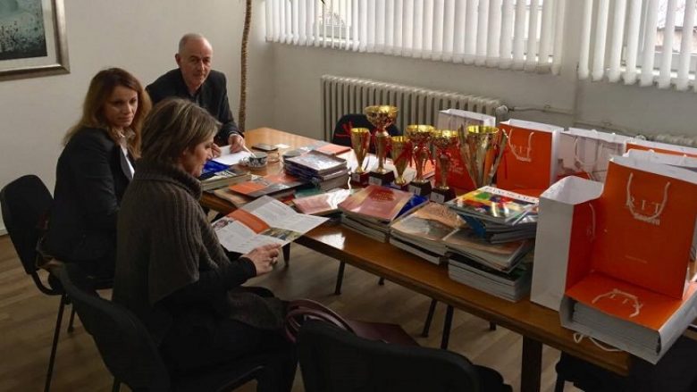 U dhuruan mbi 100 libra për gjimnazin ”Kiril Pejçinoviq” në Tetovë
