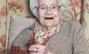 Gjyshja që mbushi 104 vjet, thotë se shëndetin e ka nga një çokollatë (Foto)