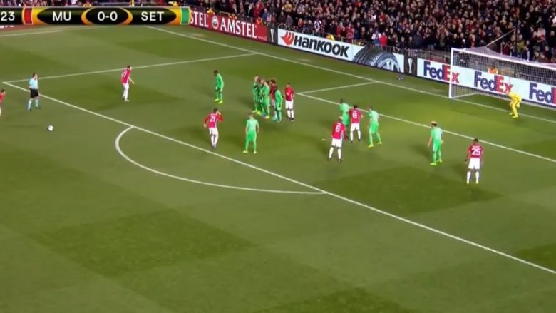 Ibrahimovic shënon nga gjuajtja e lirë, por ndihmohet nga mbrojtësit kundërshtar (Video)