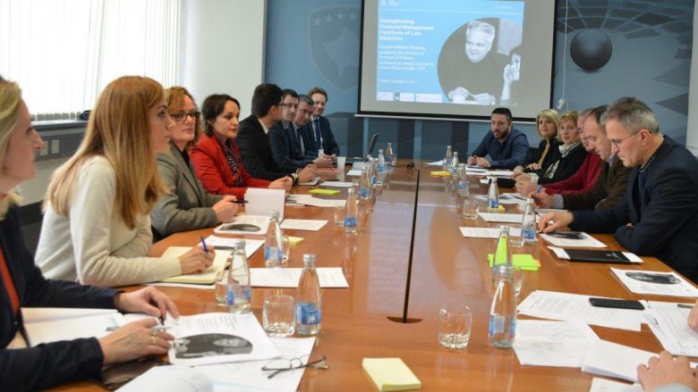 Fillojnë trajnimet nga CEF për zyrtarët publik të Kosovës