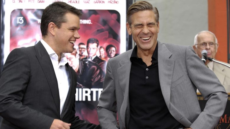 Matt Damon rrëfen momentin kur George Clooney i tregoi se po bëhet baba i binjakëve (Video)