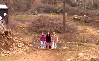 Fshati i braktisur Semenisht i Epërm, fëmijët ecin 2 km për në shkollë! (Video)