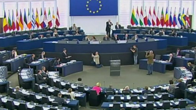 Parlamenti Evropian me rezolutë të jashtëzakonshme për bisedimet me Maqedoninë
