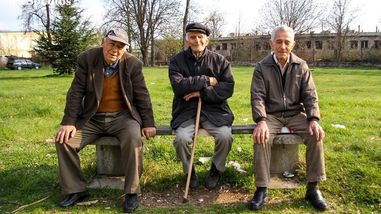 Në Shkup u prezantua projekti për aftësimin e kujdestareve për pleq