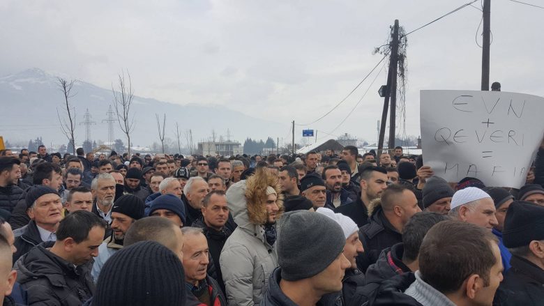 Tetovarët protestojnë tek EVN-ja (Foto)