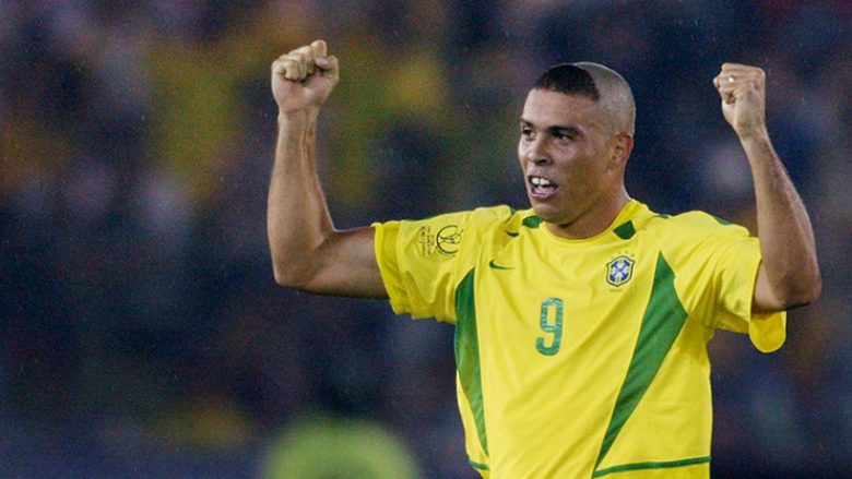 Ronaldo zbulon arsyen pas stilin të famshëm të flokëve në Kupën e Botës 2002