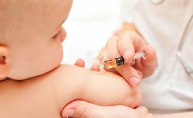 Maqedoni, prindërit druajnë të vaksinojnë fëmijët e tyre