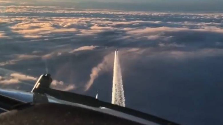 Piloti nuk përgjigjet, dy aeroplanë ushtarakë i vihen nga pas (Video)