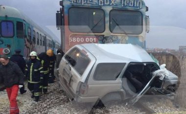 Në Fushë Kosovë, treni godet veturën, një i vdekur (Foto)