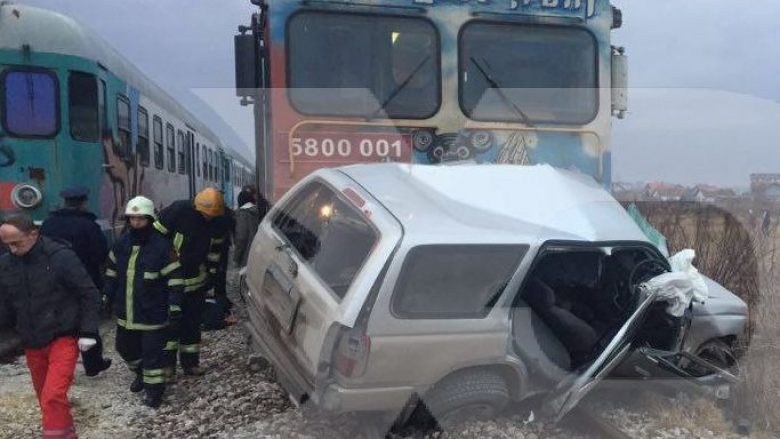 Në Fushë Kosovë, treni godet veturën, një i vdekur (Foto)