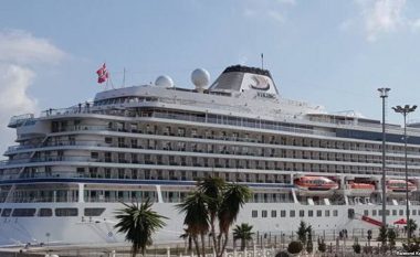 Njëmijë turistë arrijnë në Sarandë me anije gjigante, Shqipëria synon sivjet rekorde në turizëm