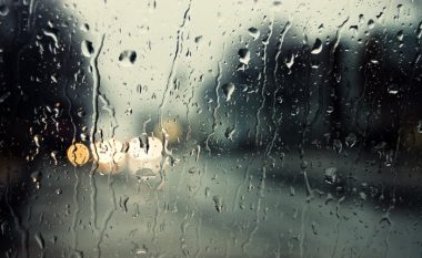 Gjatë vikendit, vranët, mund të ketë edhe reshje shiu