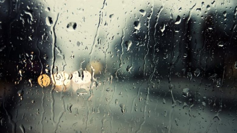 Gjatë vikendit, vranët, mund të ketë edhe reshje shiu