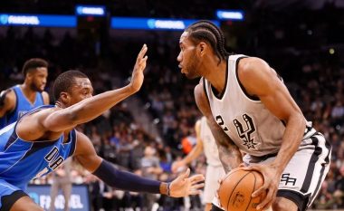 Leonard më i mirë se Westbrook, Spursat triumfojnë kundër Thundersave (Video)