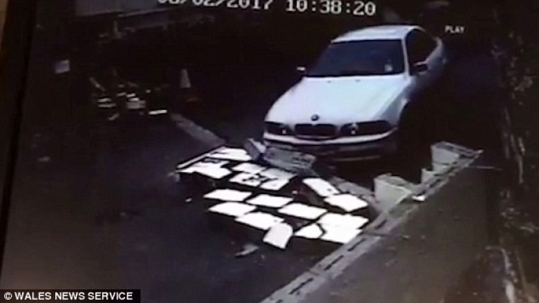 Kur BMW-ja përdoret si buldozer, për t’i prishur murin komshiut (Video)