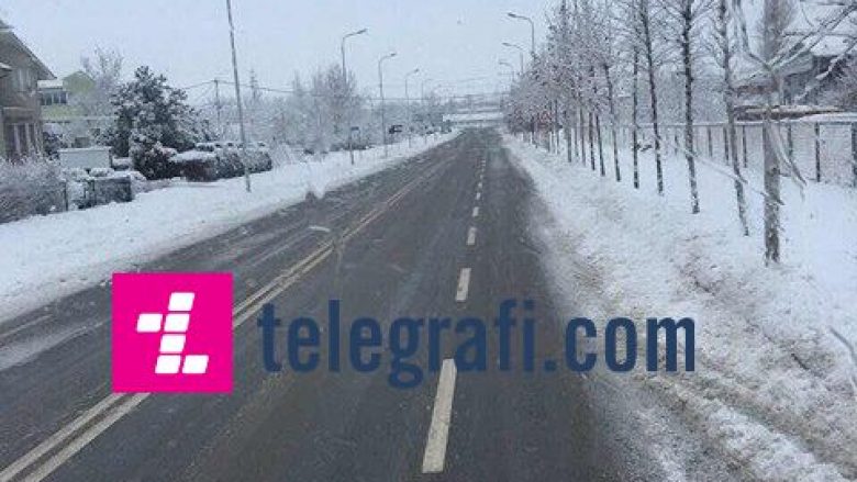 Kosova përfshihet nga të reshurat e borës, kërkohet kujdes në trafik