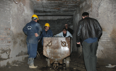 Tre minatorët kinezë të ngujuar qe dy ditë në minierën e Bulqizës