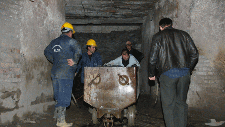Tre minatorët kinezë të ngujuar qe dy ditë në minierën e Bulqizës