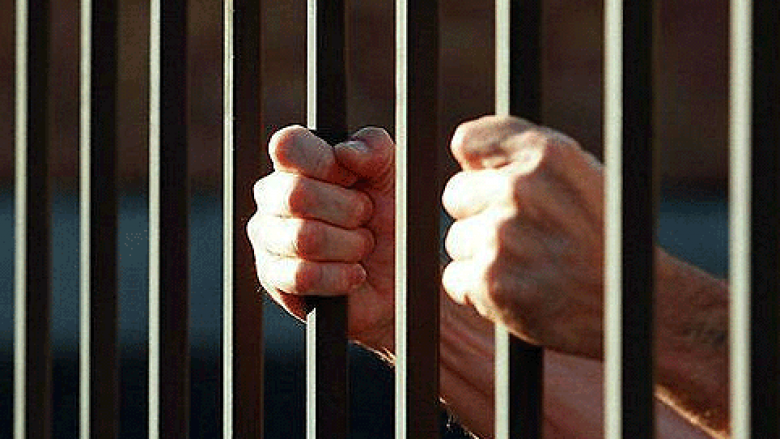 Vdes një i burgosur në Spitalin Rajonal të Mushkërive në Pejë