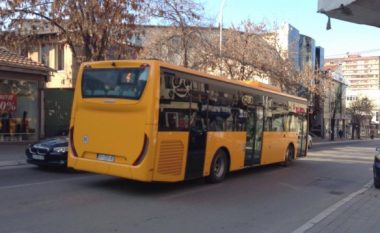 I thyhet xhami një autobusi të ri në kryeqytet (Foto)