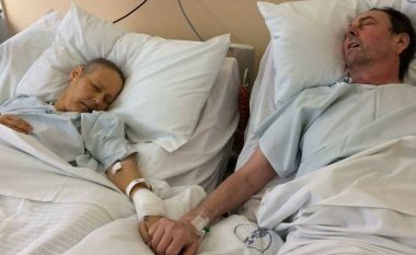 Moment prekës: Burrë e grua me kancer, të bashkuar derisa vdekja i ndau (Foto)