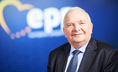 EPP-ja mirëpret rrënimin e murit, vlerëson rolin e kryeministrit Mustafa