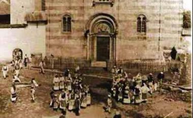 Sipas një historiani, Manastiri i Deçanit ishte faltore e shqiptarëve (Video)