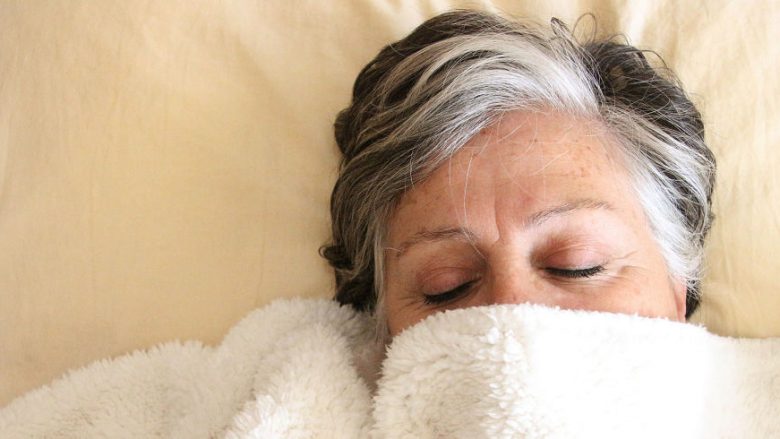 Gjumi i tepërt mund të jetë shenjë e hershme e demencës