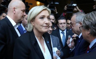 Le Pen refuzon të mbulohet me shami, anulon takimin me Myftiun libanez