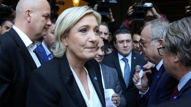 Le Pen refuzon të mbulohet me shami, anulon takimin me Myftiun libanez