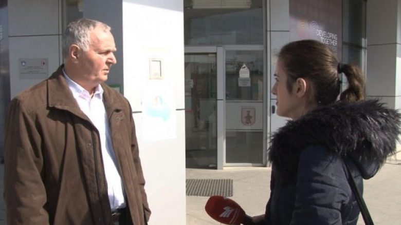 Punëtorët e Drejtorisë së Arsimit në Prishtinë në grevë, kërkojnë rritje të pagave