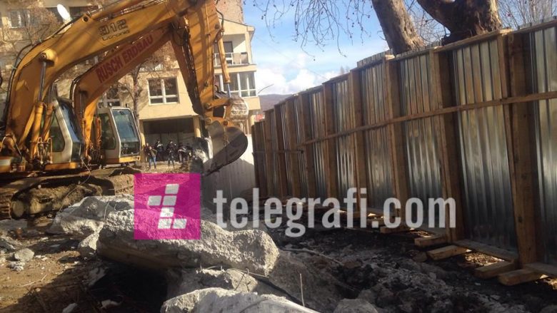Mediat serbe: Rrëzohet muri, së shpejti konstruksioni i ri