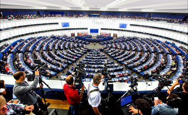 Parlamenti Evropian miratoi rezolutën për Maqedoninë
