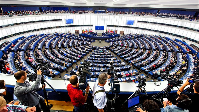 Parlamenti Evropian miratoi rezolutën për Maqedoninë