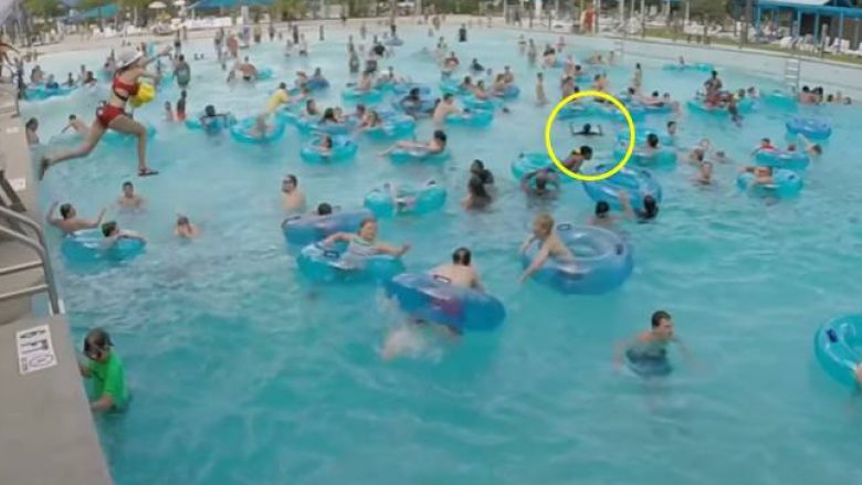 Fëmija po mbytej në ujë, askush nuk po e vërente – përveç kujdestares së pishinës (Video)