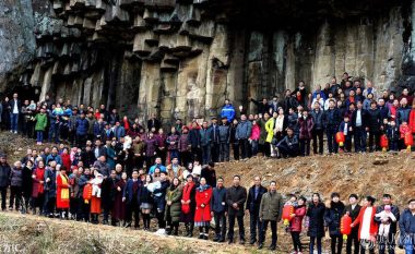 Fotografi familjare: 500 pasardhës të një njeriu të “shtrydhur” në një vend (Foto)