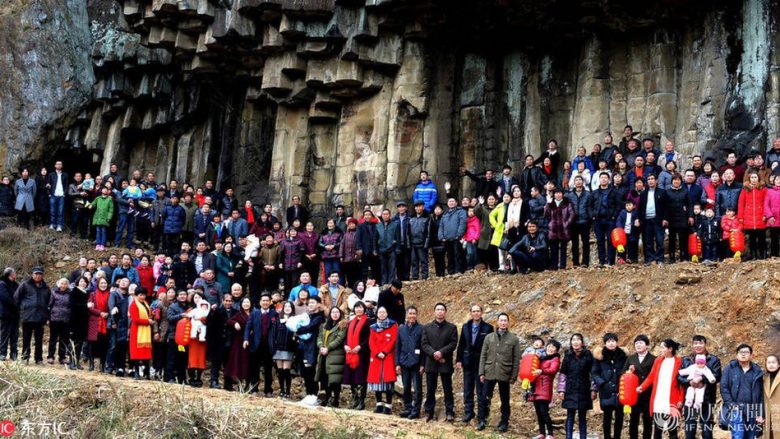 Fotografi familjare: 500 pasardhës të një njeriu të “shtrydhur” në një vend (Foto)