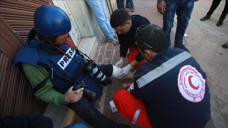 Ushtarët izraelitë plagosin një fotoreporter në Bregun Perëndimor