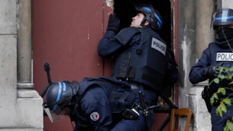 Dyshohen për sulm terrorist, tre të arrestuar në Francë