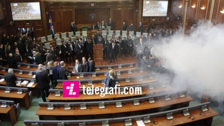Parlamenti i Kosovës, gaz i botës (Video)
