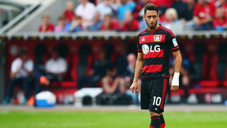 Calhanoglu refuzon pagën e Bayer Leverkusenit për katër muaj pas suspendimit të marr nga FIFA