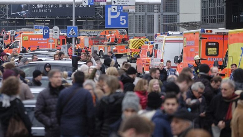 Evakuohet Aeroporti i Hamburgut, 50 veta helmohen nga një substancë kimike (Foto/Video)