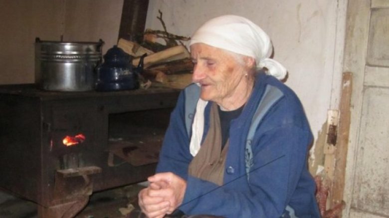 Mbesa e Mehmet Gradicës, e vetmuar dhe në gjendje të mjerueshme